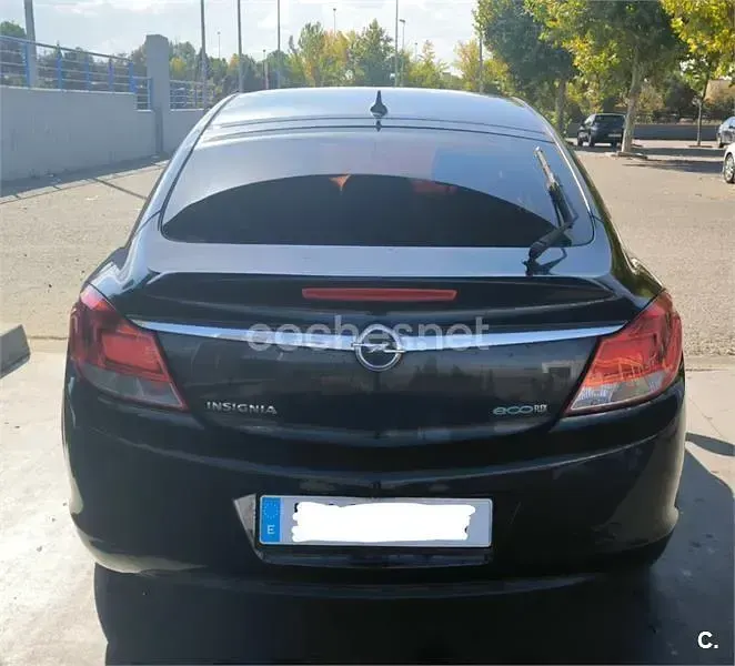 Usado Opel Insignia Edition 160 CV (117 kW) 2010 Negro Berlina