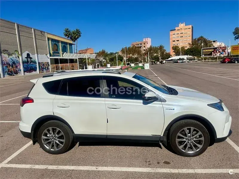 Usado Toyota RAV4 Hybrid Executive 197 CV (144 kW) 2017 Blanco SUV