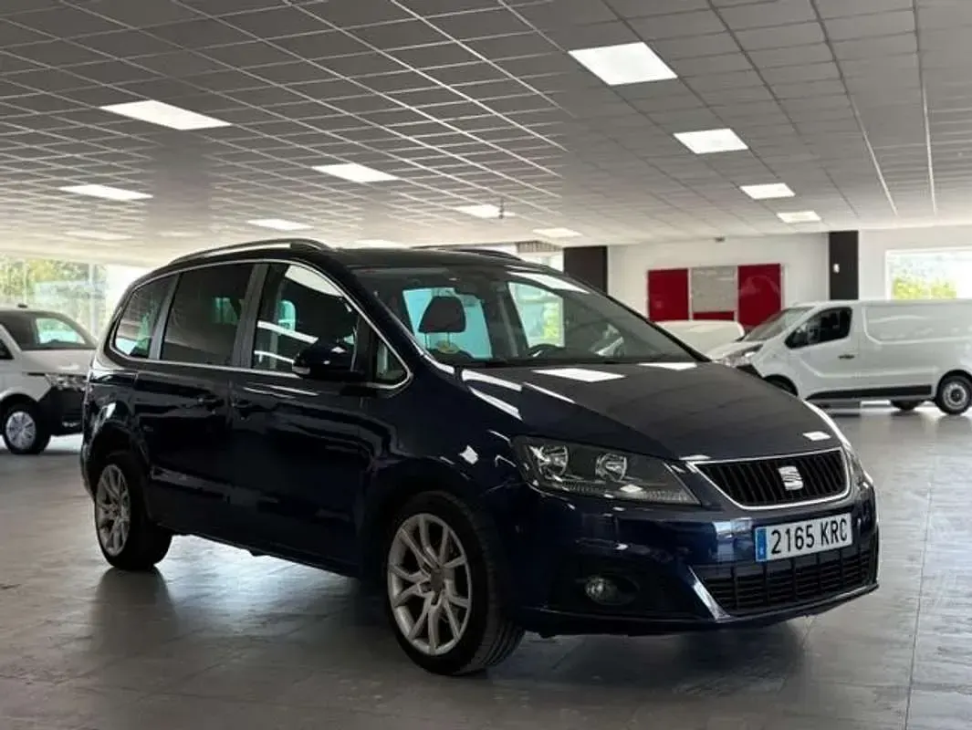Usado Seat Alhambra Ecomotive 140 CV (102 kW) 2013 Azul Monovolumen