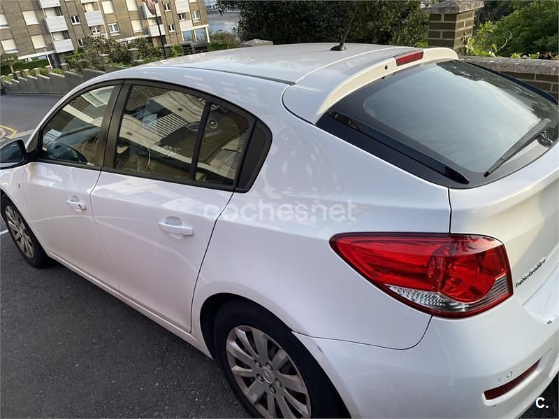 Usado Chevrolet Cruze LT 130 CV (95 kW) 2013 Blanco Berlina