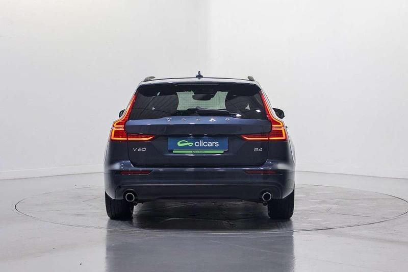Usado Volvo V60 Momentum 197 CV (144 kW) 2021 Azul Familiar