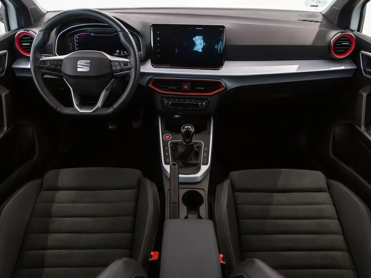 Usado Seat Arona FR 110 CV (80 kW) 2022 Blanco SUV