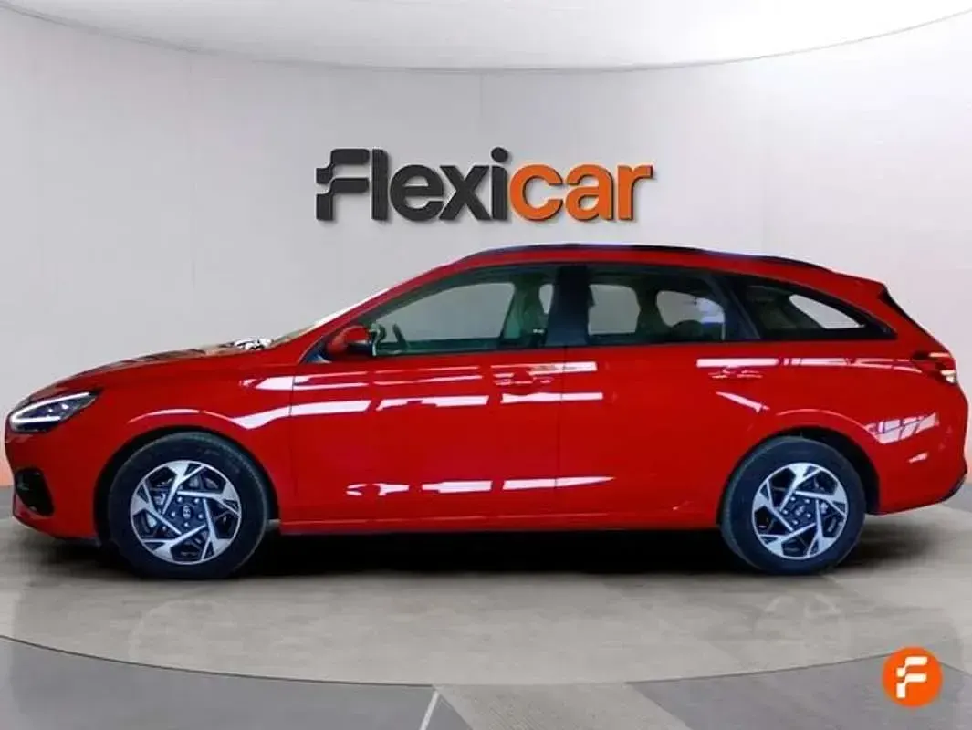 Usado Hyundai i30 101 CV (74 kW) 2025 Rojo Familiar