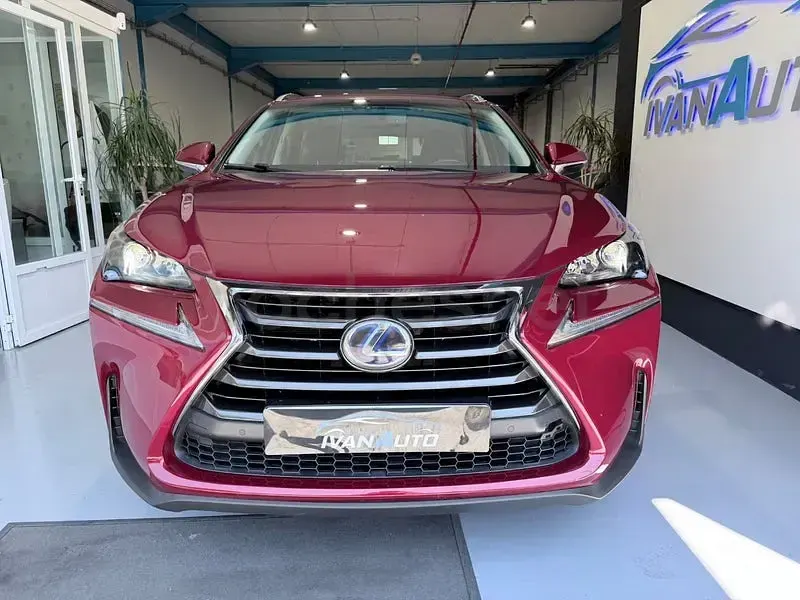 Usado Lexus NX300h Executive Line 197 CV (144 kW) 2016 Granate SUV