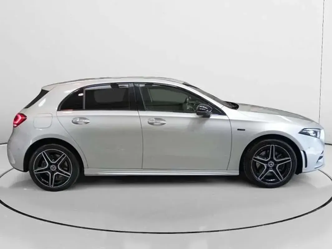 Usado Mercedes A250 218 CV (160 kW) 2021 Gris Utilitario