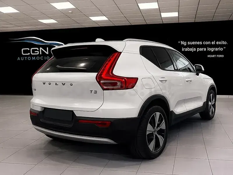 Usado Volvo XC40 Momentum 163 CV (119 kW) 2021 Blanco SUV