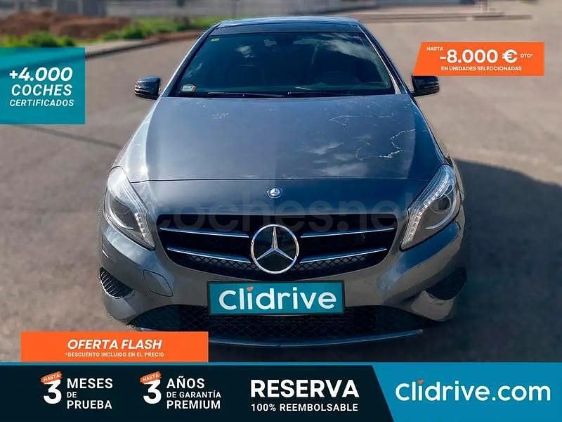 Usado Mercedes A180 Style 109 CV (80 kW) 2014 Gris / plata Berlina