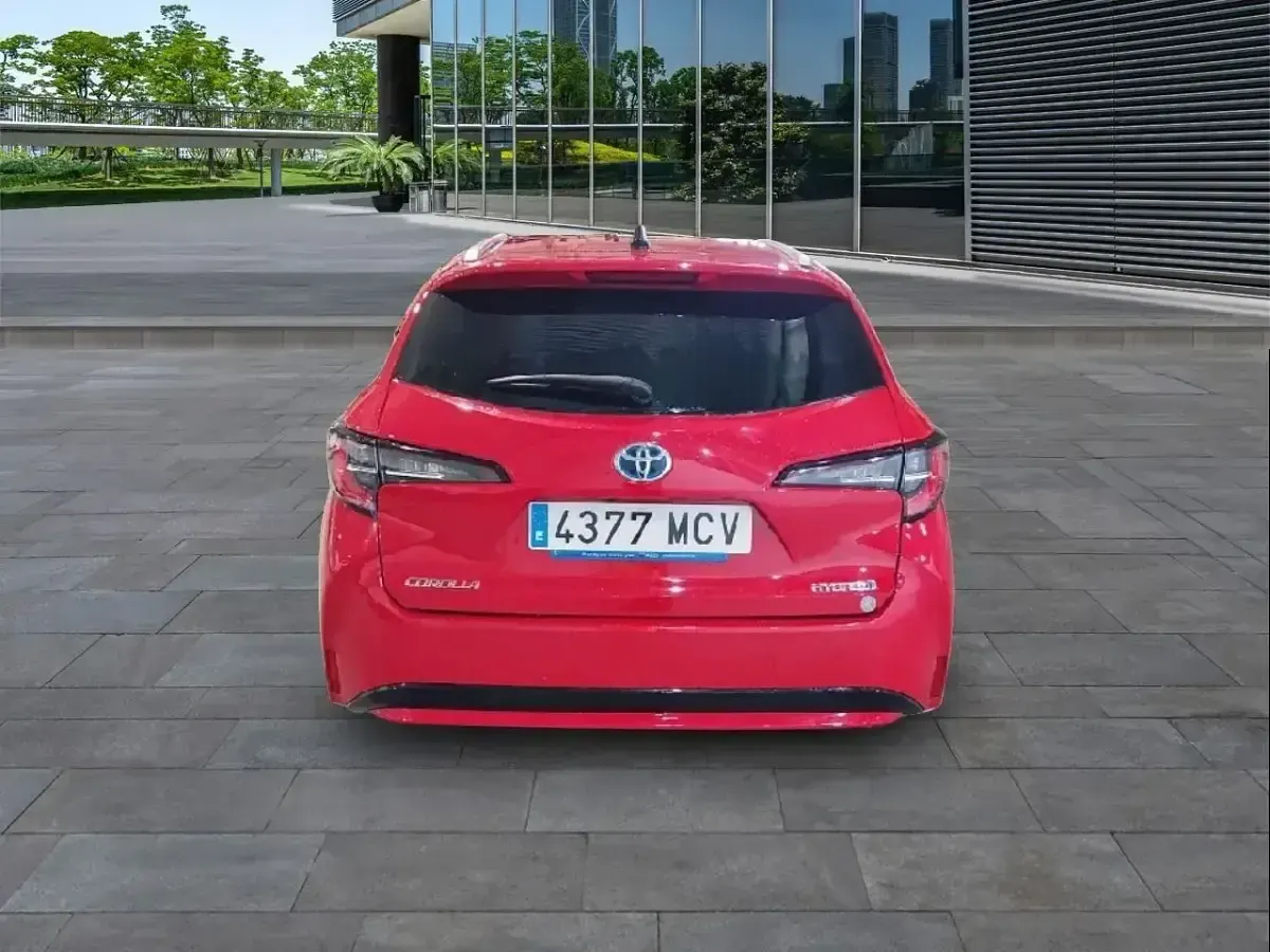 Usado Toyota Corolla Active 122 CV (89 kW) 2022 Rojo Familiar