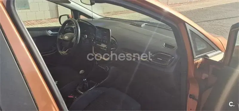 Usado Ford Fiesta Vignale 100 CV (73 kW) 2017 Naranja Utilitario