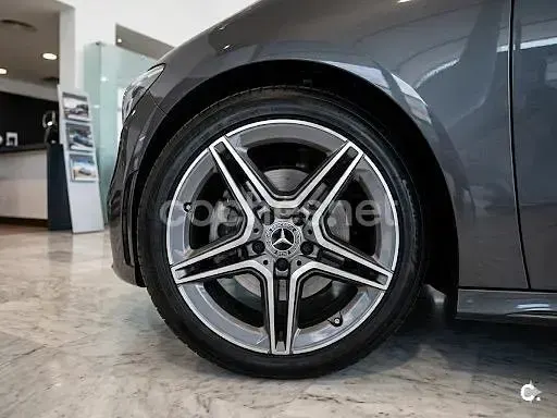 Usado Mercedes B200 156 CV (114 kW) 2019 Gris / plata Utilitario
