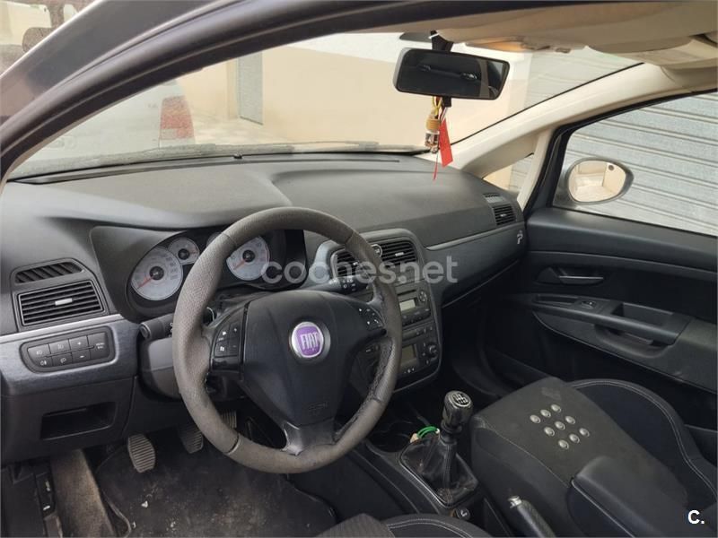 Gris / plata Usado 2009 Fiat Punto Sport Utilitario | 2500 € (Buen precio) - Imagen 1/4