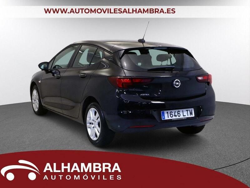 Usado Opel Astra Edition 110 CV (80 kW) 2021 Negro Berlina