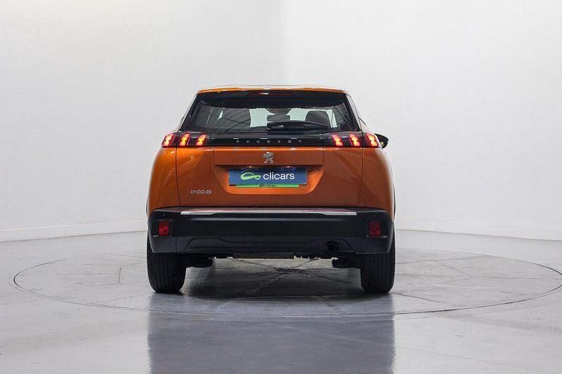 Usado Peugeot 2008 Active 100 CV (73 kW) 2023 Naranja SUV