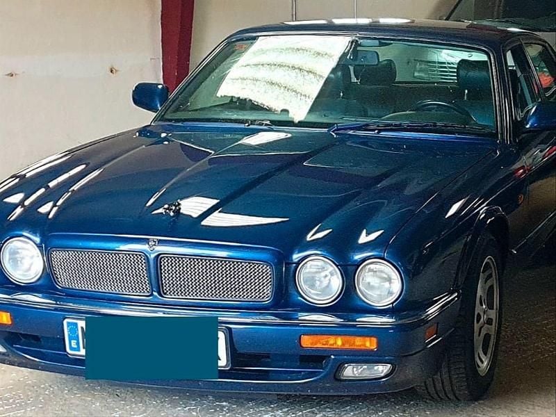 Usado Jaguar XJ 245 CV (180 kW) 1995 Azul Berlina