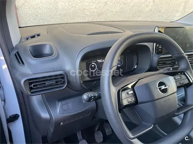 Usado Opel Combo Life Edition 102 CV (75 kW) 2024 Blanco Monovolumen
