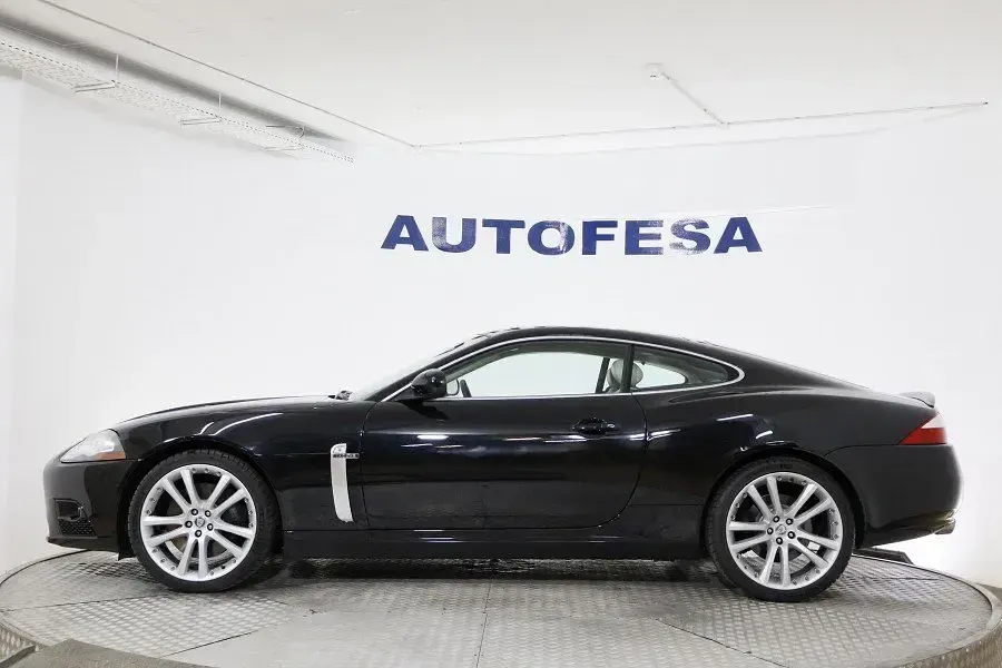 Usado Jaguar XKR R 416 CV (305 kW) 2007 Negro Coupe