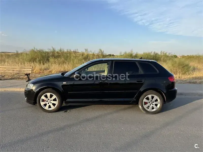 Usado Audi A3 Attraction 140 CV (102 kW) 2006 Negro Utilitario