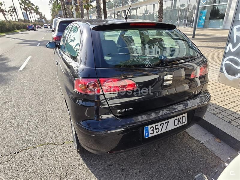 Usado Seat Ibiza 100 CV (73 kW) 2003 Negro Utilitario