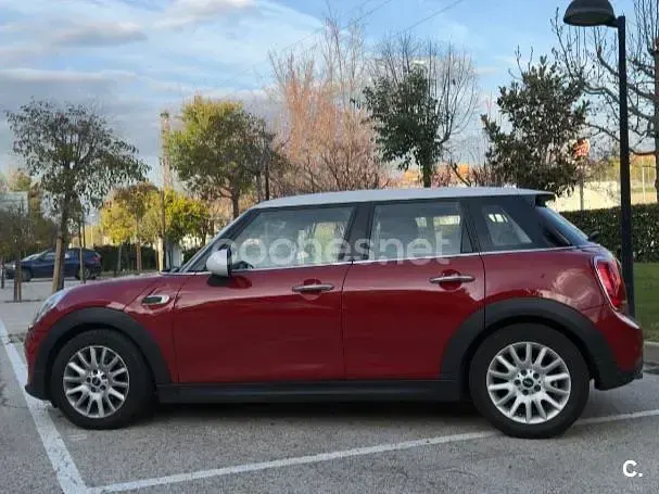 Usado Mini Cooper D 116 CV (85 kW) 2016 Rojo Utilitario