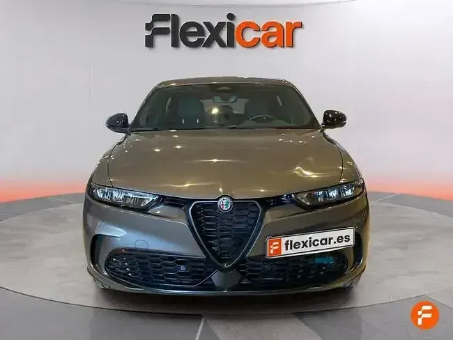 Usado Alfa Romeo Tonale Sprint 130 CV (95 kW) 2023 Gris / plata SUV