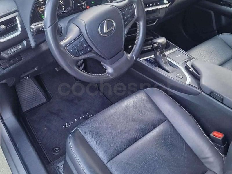 Usado Lexus UX Executive Line 184 CV (135 kW) 2019 Gris / plata SUV