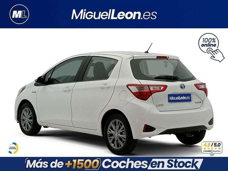 Usado Toyota Yaris Hybrid Active 99 CV (72 kW) 2019 Blanco Utilitario