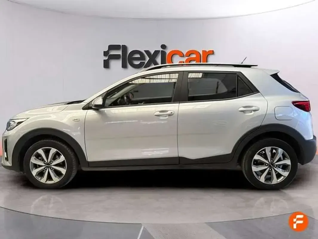 Usado Kia Stonic 101 CV (74 kW) 2022 Gris SUV