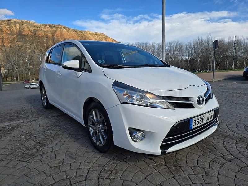Usado Toyota Verso Comfort 112 CV (82 kW) 2015 Blanco Monovolumen
