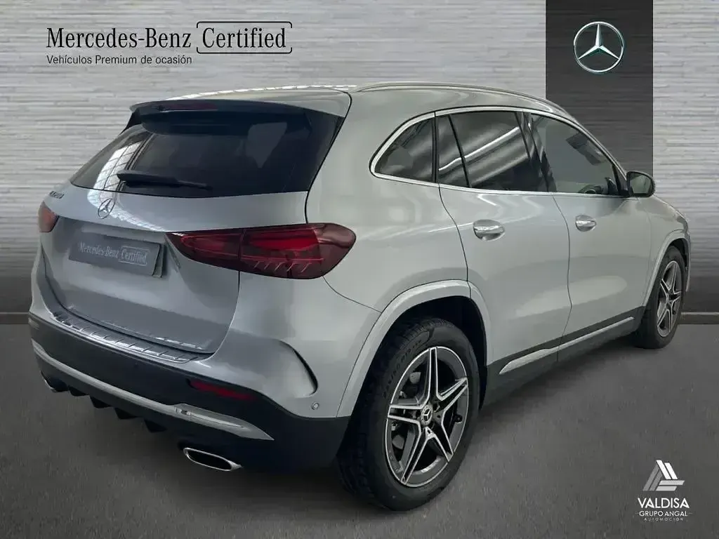 Usado Mercedes GLA200 163 CV (119 kW) 2025 Gris SUV