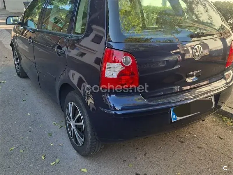 Usado VW Polo Highline 75 CV (55 kW) 2004 Negro Utilitario