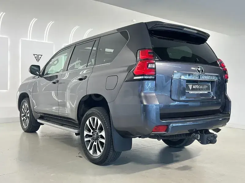Usado Toyota Land Cruiser 204 CV (150 kW) 2023 Gris / plata SUV