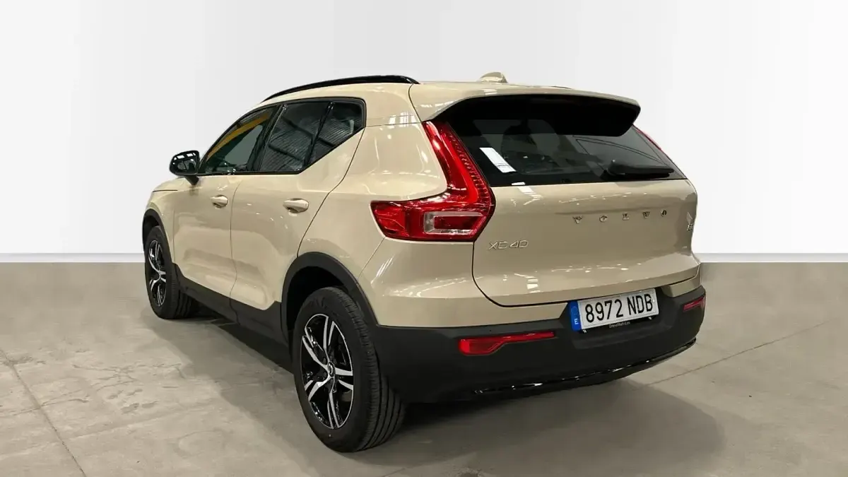 Usado Volvo XC40 Plus 163 CV (119 kW) 2025 Beige SUV