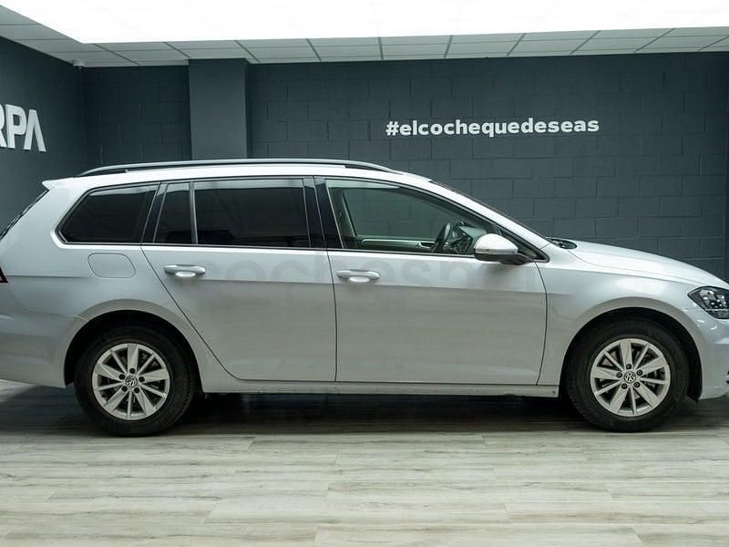Usado VW Golf VII Advance 115 CV (84 kW) 2018 Gris / plata Familiar