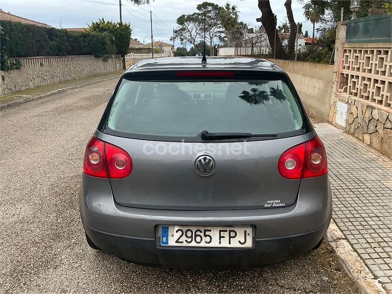 Usado VW Golf V GT 105 CV (77 kW) 2007 Gris / plata Berlina