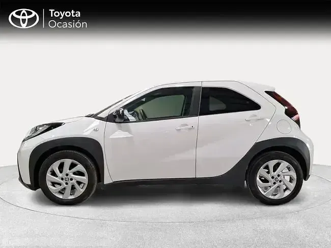 Usado Toyota Aygo X Play 72 CV (52 kW) 2024 Blanco SUV