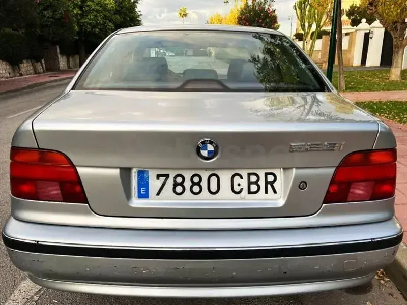 Usado BMW 523 Comfort Edition 170 CV (125 kW) 1998 Gris / plata Berlina