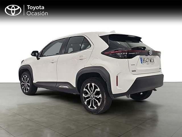 Usado Toyota Yaris Hybrid Active 116 CV (85 kW) 2022 Blanco Pickup/Camioneta