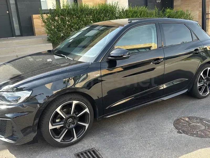 Usado Audi A1 150 CV (110 kW) 2025 Negro SUV