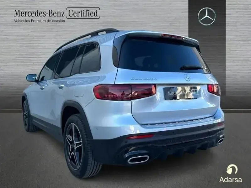Usado Mercedes GLB200 150 CV (110 kW) 2025 Plata hightech SUV
