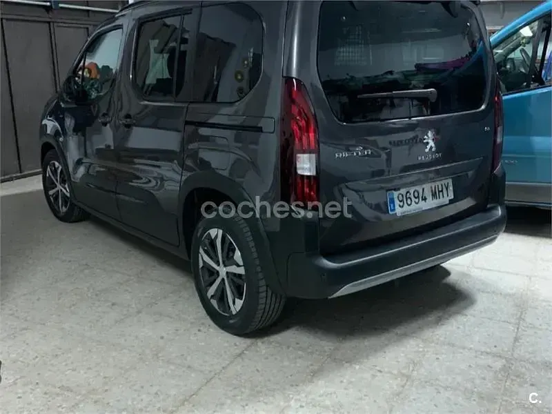 Usado Peugeot Rifter Allure 130 CV (95 kW) 2023 Gris / plata Monovolumen