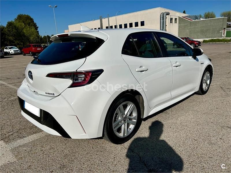 Usado Toyota Corolla Style 122 CV (89 kW) 2020 Blanco Berlina