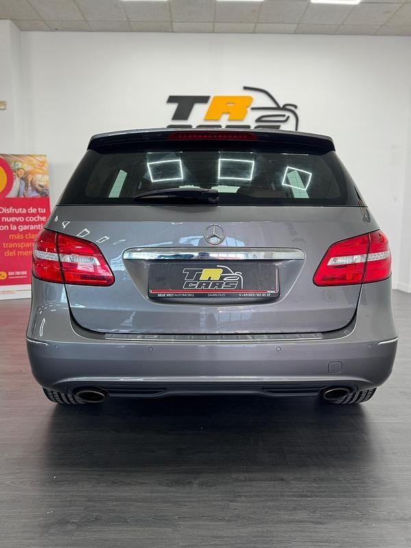 Usado Mercedes B220 170 CV (125 kW) 2014 Marron Monovolumen