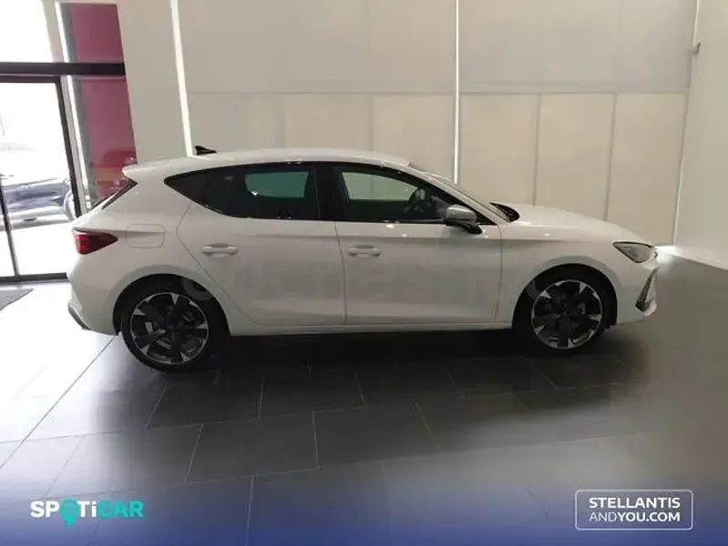 Usado Cupra Leon 150 CV (110 kW) 2025 Blanco Familiar