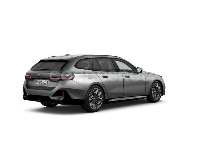 Gris / plata Usado 2025 BMW 520 Comfort Edition Familiar | 65.000 € - Imagen 1/4