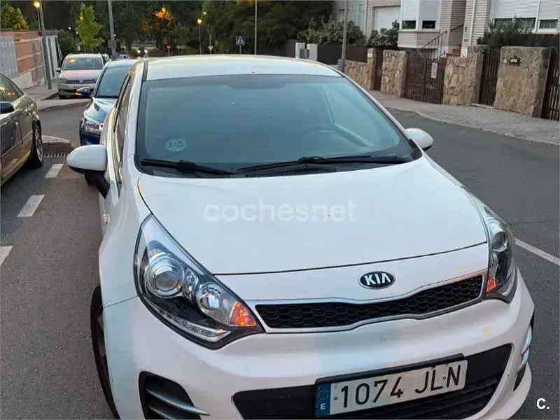 Usado Kia Rio 75 CV (55 kW) 2016 Blanco Utilitario