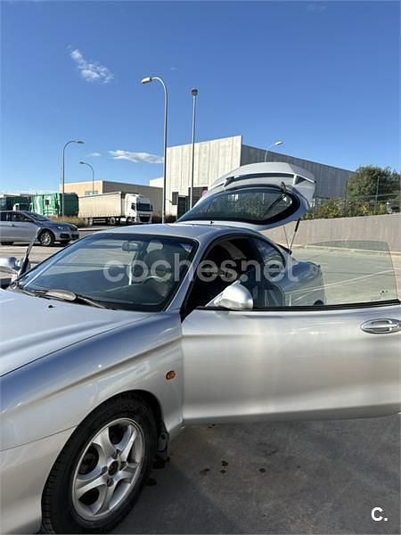 Usado Hyundai Coupé 114 CV (83 kW) 2000 Gris / plata Coupe