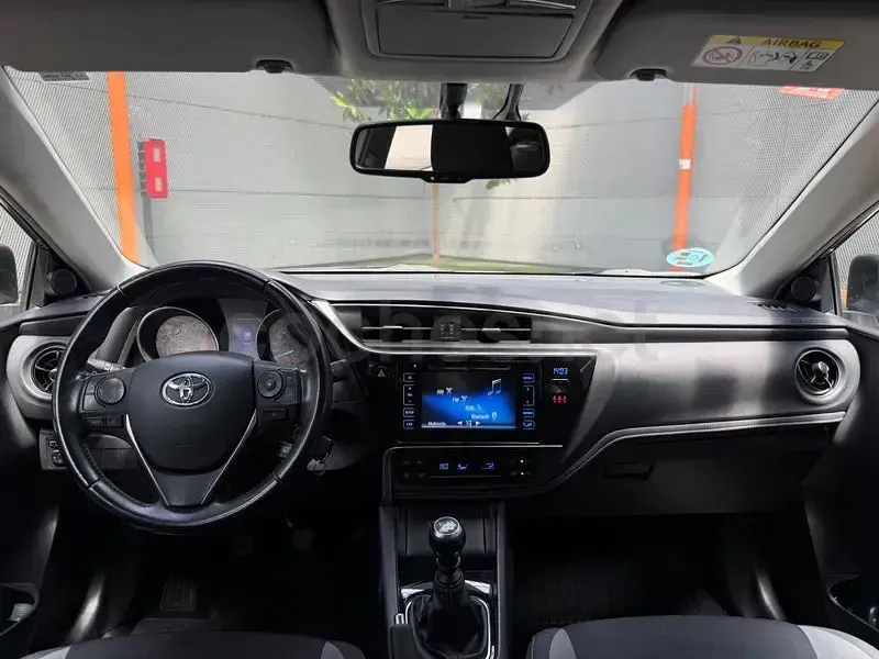Usado Toyota Auris Active 116 CV (85 kW) 2016 Marrón Berlina