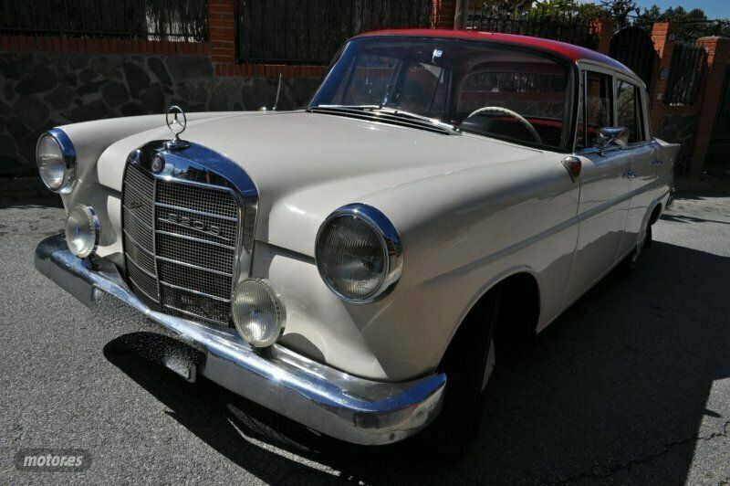 Usado Mercedes 200 54 CV (39 kW) 1972 Blanco Berlina