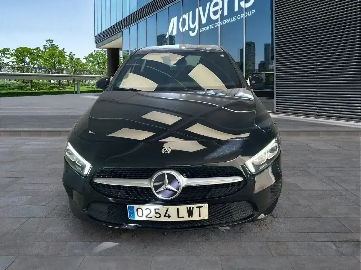Usado Mercedes A180 116 CV (85 kW) 2022 Negro Utilitario