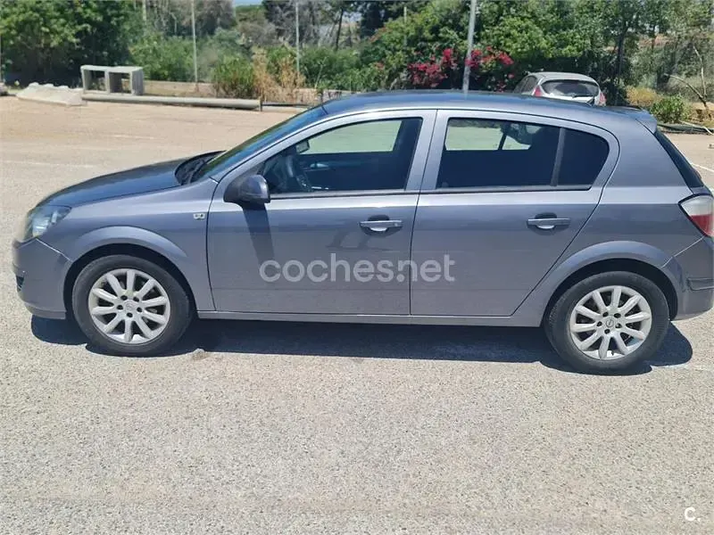 Usado Opel Astra Sport 100 CV (73 kW) 2006 Azul Berlina